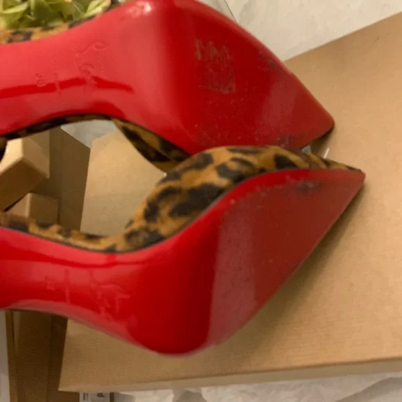 Christian Louboutin - Picture 5 of 8